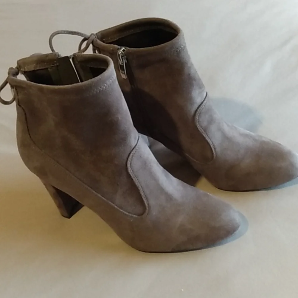 *Marc Fisher ‘Justice2’ Suede Ankle Booties – Brown/Taupe – W‎ 8